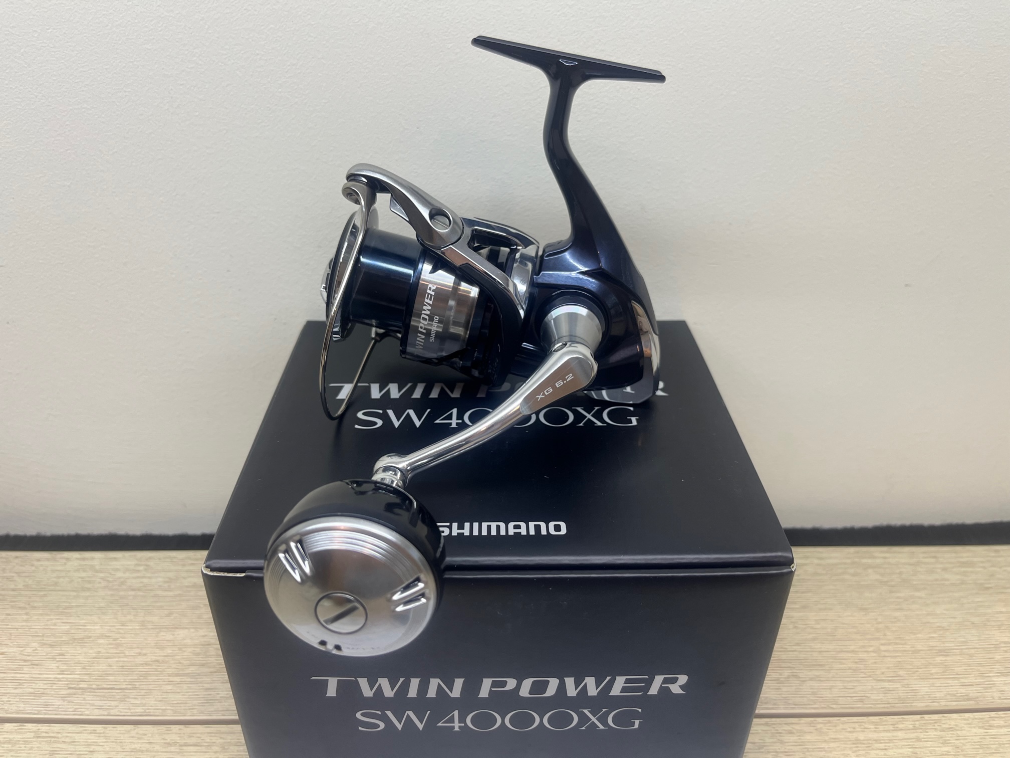 Shimano%2021%20TwinPower%20SW%204000XG%20100%%20New%20In%20Box.%20Made%20In%20Japan.