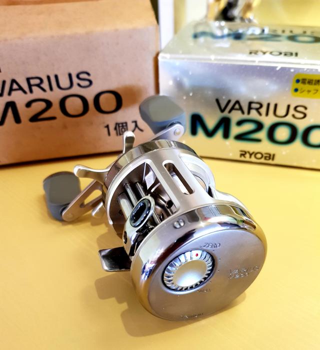 公式特典付 RYOBI VARIUS M300 TITANIUM - フィッシング